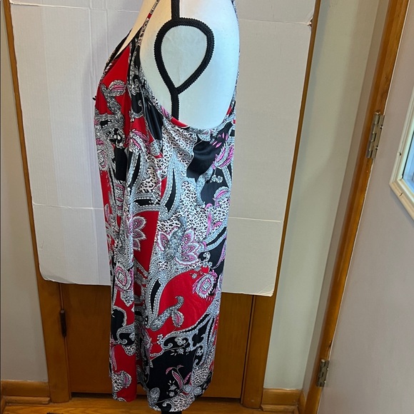 Secret Treasures Red and Black Paisley Chemise - Picture 6 of 11